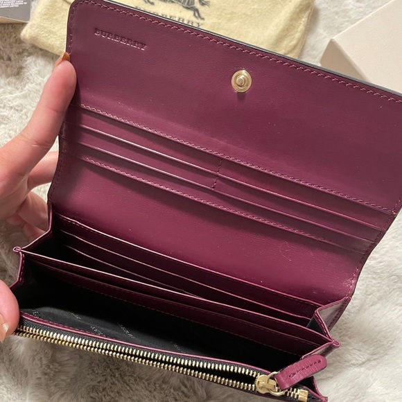 Used Once Burberry Leather Wallet - Picture 7 of 9